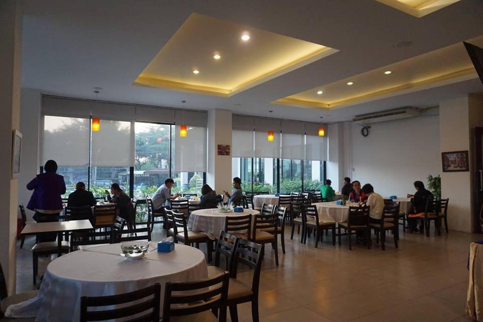 Rinradee Place Buriram Exteriör bild